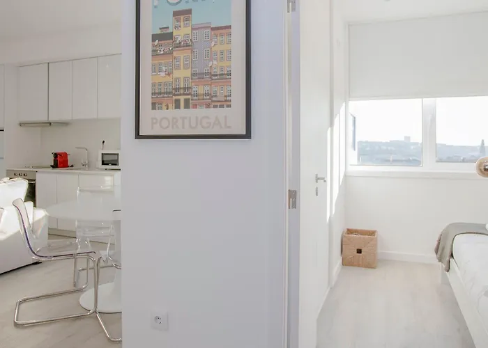 Liiiving In | Center Spot