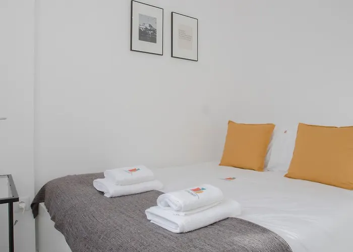 Liiiving In | Center Spot * Oporto