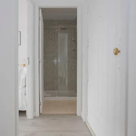 Liiiving In | Center Spot * ポルト