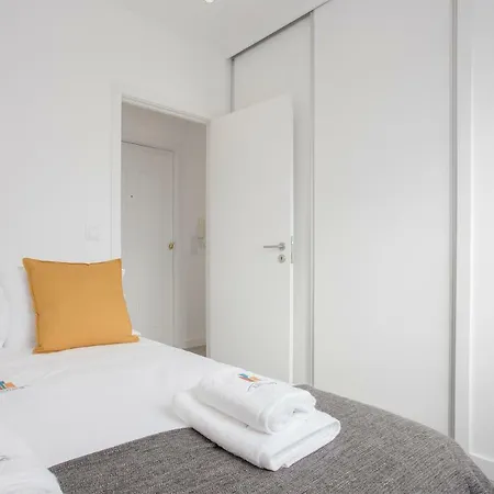 Apartment Liiiving In | Center Spot *