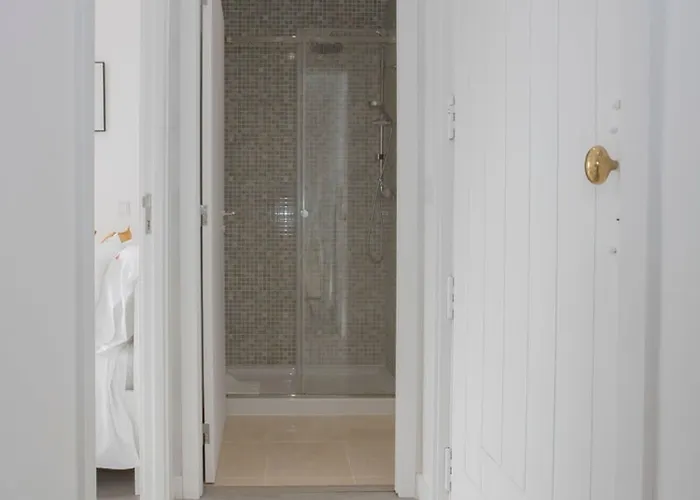 Liiiving In | Center Spot * بورتو