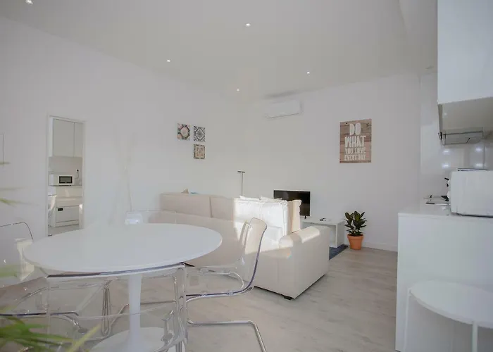 Liiiving In | Center Spot