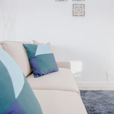 Apartment Liiiving In | Center Spot *