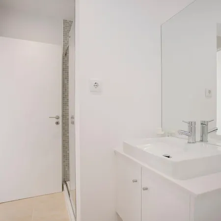 Apartment Liiiving In | Center Spot