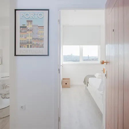 Liiiving In | Center Spot * Oporto