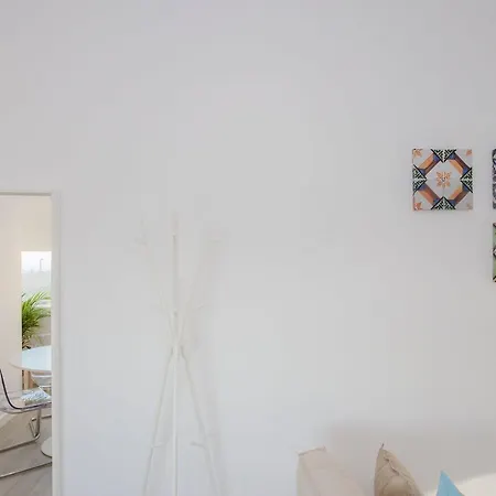 Liiiving In | Center Spot Porto