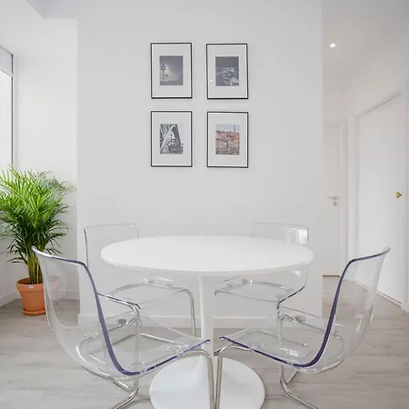 Liiiving In | Center Spot * Porto