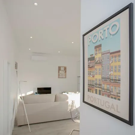 Apartment Liiiving In | Center Spot