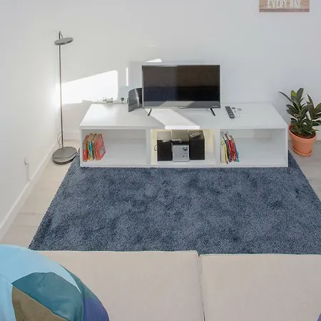 Apartment Liiiving In | Center Spot