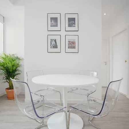 Liiiving In | Center Spot