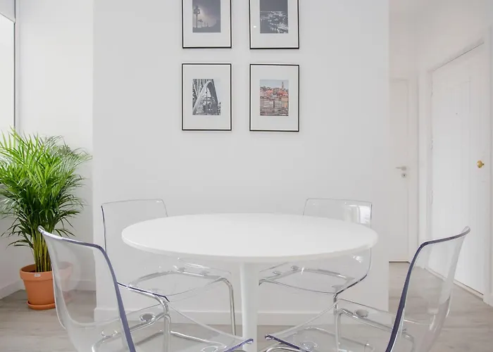 Liiiving In | Center Spot * Porto