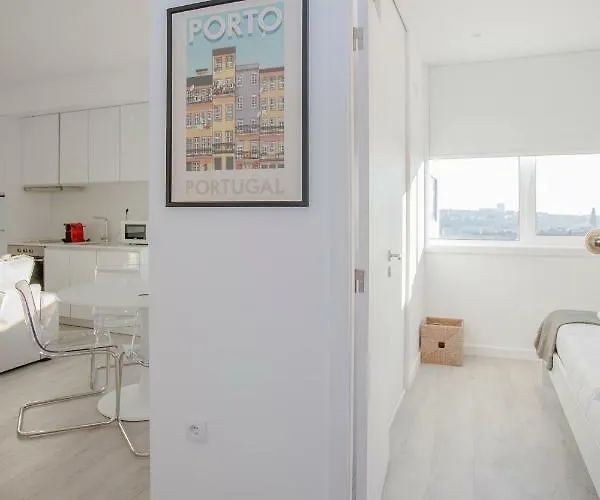 Liiiving In | Center Spot