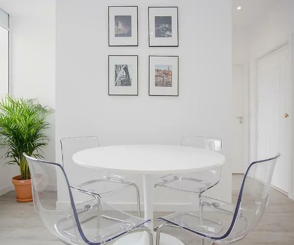 Liiiving In | Center Spot